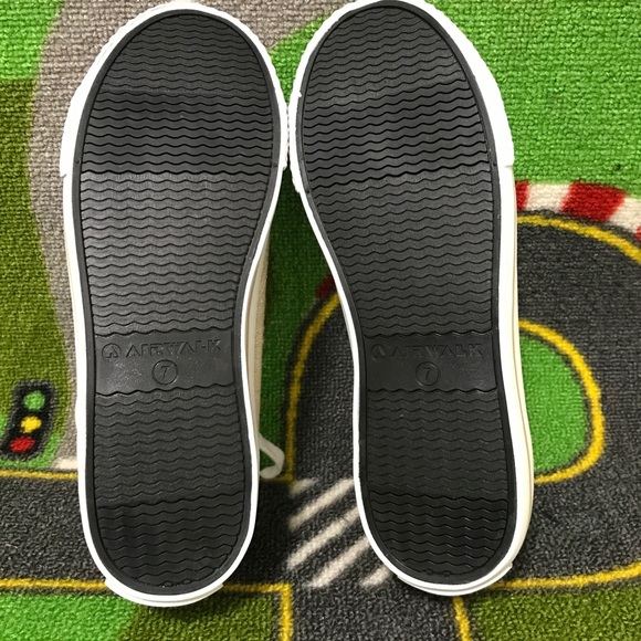 Air Walks Canvas - Picture 3 of 5